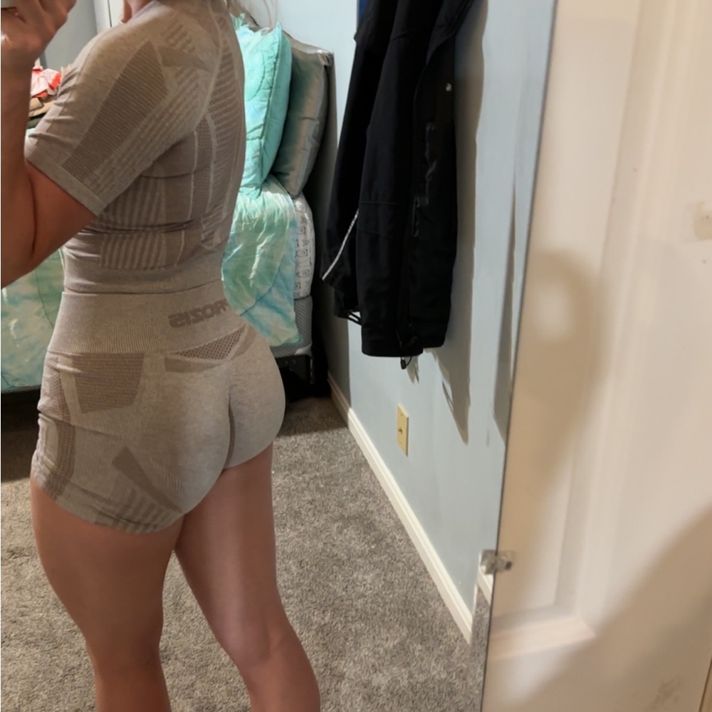 prozis set-includes top and shorts (shorts rolled up in the first 2 pictures)